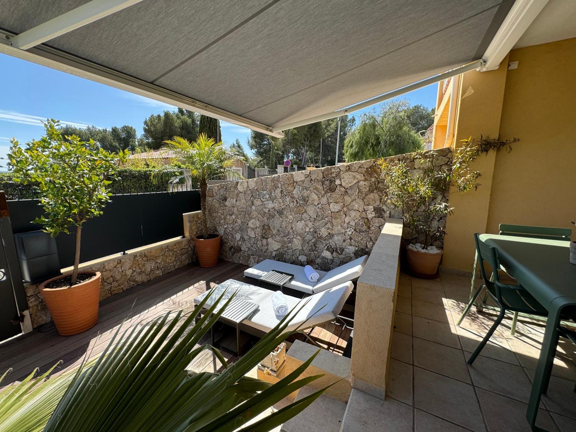 Confortable T2 Vue Mer Avec Terrasse Amenagee Et Parking Prive, Plage Et Port A Pied Sanary-sur-Mer Buitenkant foto
